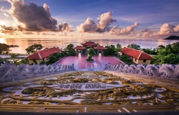 Ho Quoc Temple overlooking the ocean